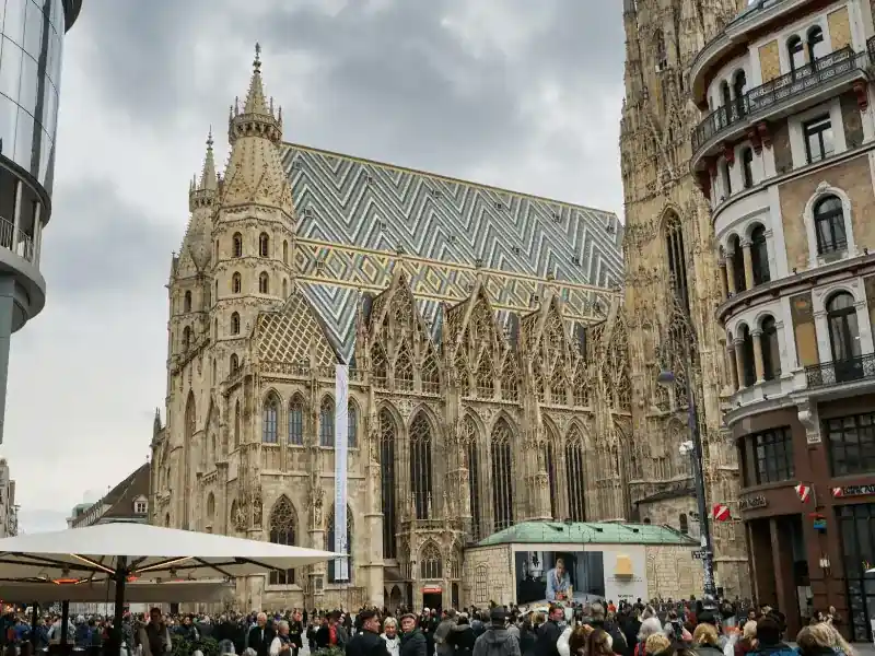 Vienna: Guided Walking Tour of City Highlights & Hidden Gems