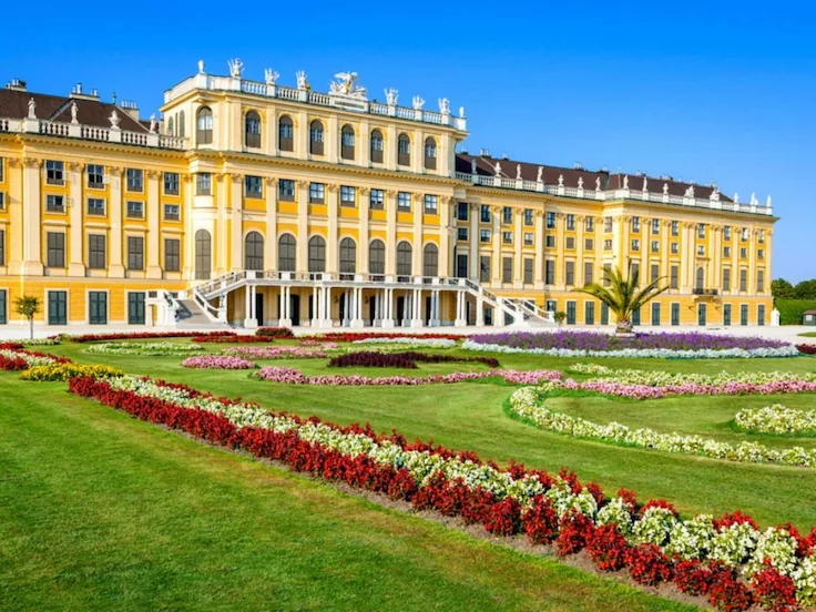 Vienna: Skip-the-Line Schönbrunn Palace and Gardens Tour